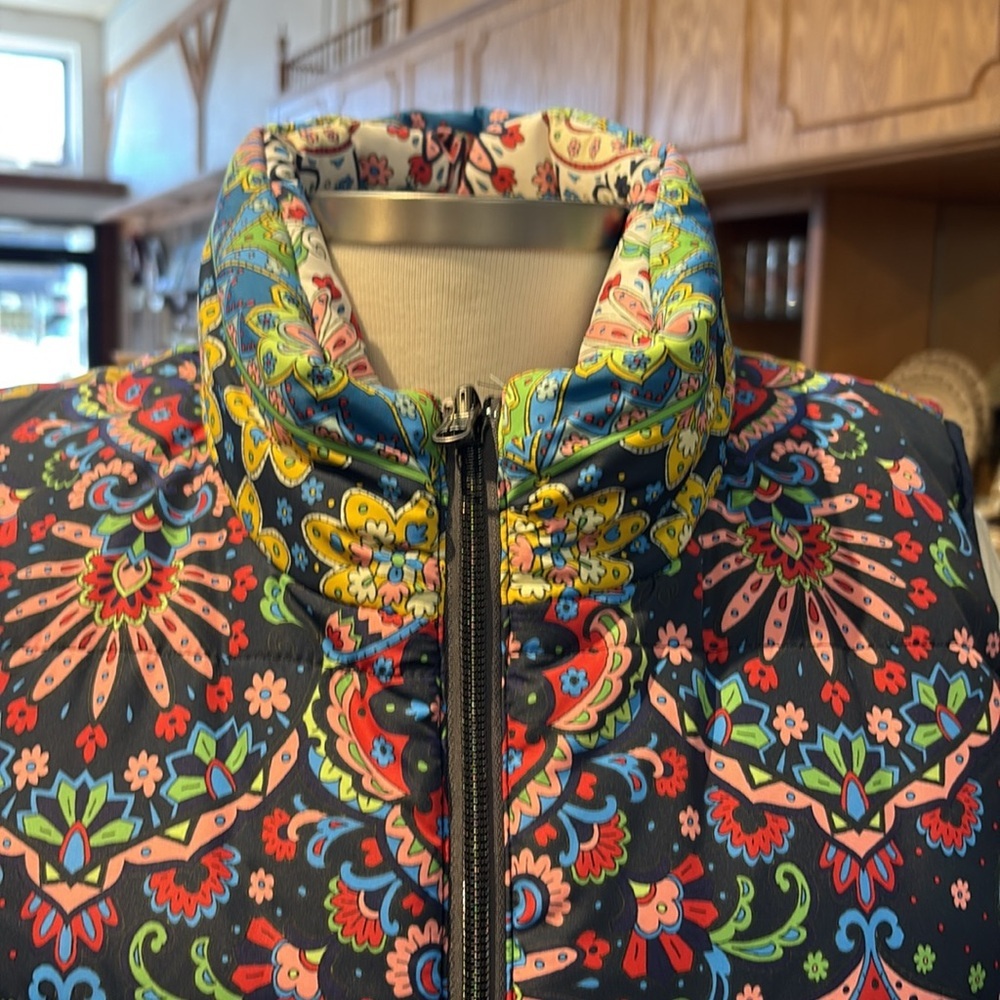 Johnny Was Puffy Floral Patterned Vest with Stand-Up Collar . it’s reversible! - Picture 2 of 9